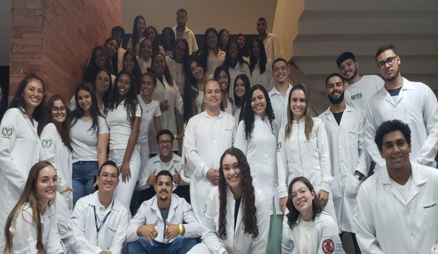 BARRETOS - Alunos de Fisioterapia do UNIFEB participam de visita técnica na FACISB