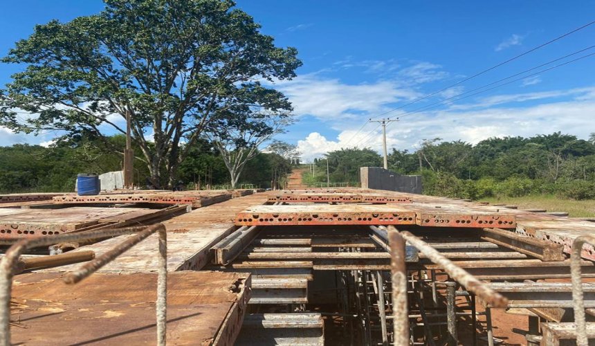COLÔMBIA - Prefeitura investe mais de 500 mil reais na construção da ponte do Rio Velho para beneficiar moradores da área rural
