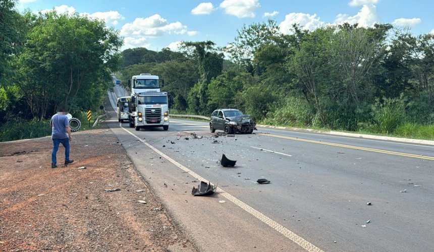 PERIGO NA RODOVIA: Dois acidentes marcaram a sexta-feira na Rodovia Armando de Salles Oliveira
